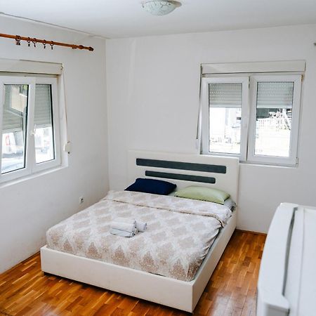 Apartman Stex พอดโกริกา ภายนอก รูปภาพ