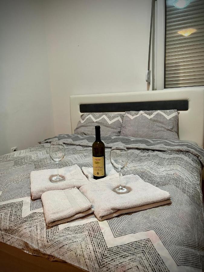 Apartman Stex พอดโกริกา ภายนอก รูปภาพ