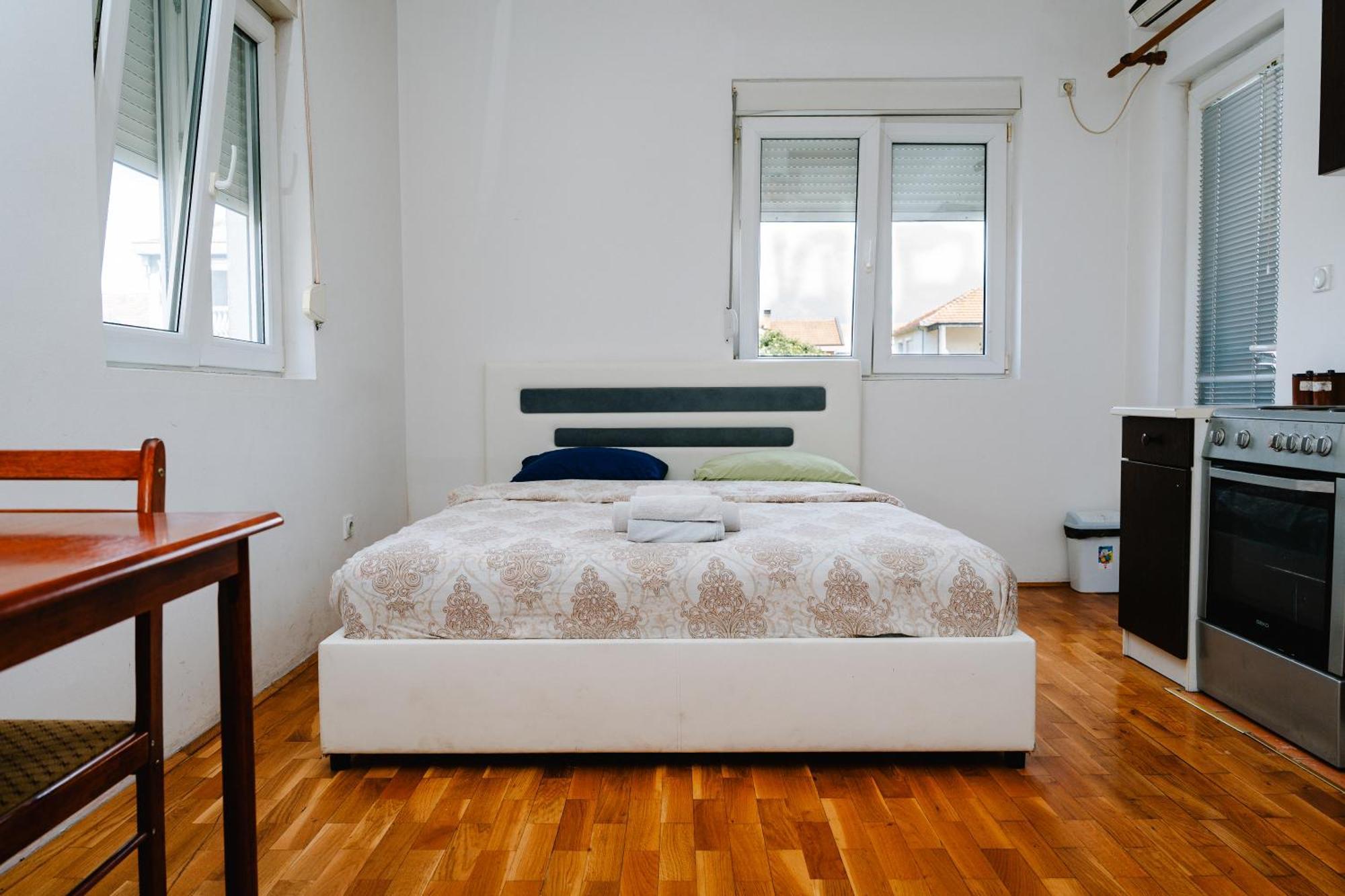 Apartman Stex พอดโกริกา ภายนอก รูปภาพ