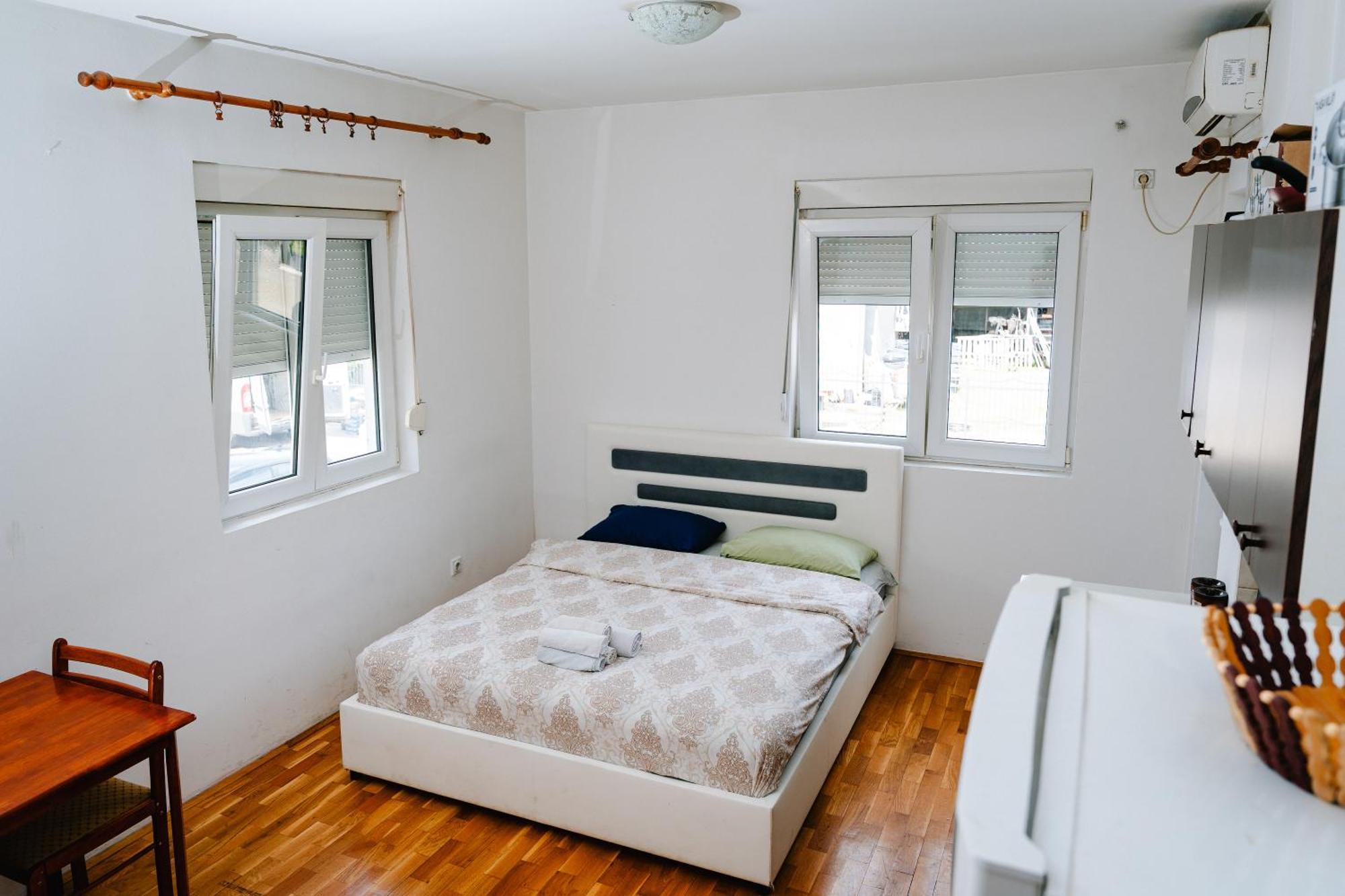 Apartman Stex พอดโกริกา ภายนอก รูปภาพ